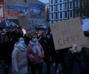 Kalisz: manifestacja na głównych ulicach miasta i pod kurią
