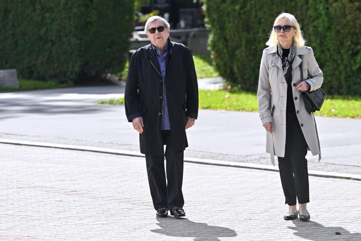 Zaskakujący widok na pogrzebie Frycza. Pojawili się żołnierze