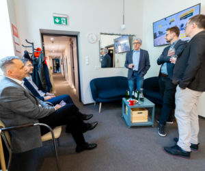 Dyskusję poprowadził Piotr Laskowski. Uczestnicy: Piotr Wereski (Saint-Gobain), Tomasz Trusewicz (Stowarzyszenie Polska Wentylacja), Wojciech Rogala (Stowarzyszenie Producentów Silikatów „Białe Murowanie”) Marek Beśka (Stowarzyszenie Energooszczędne Domy G