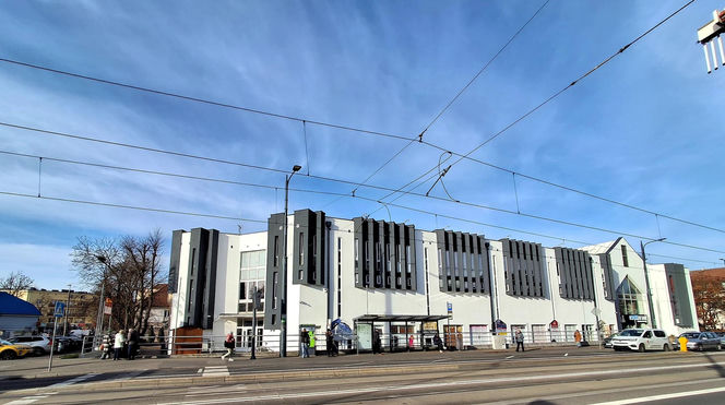 Kultowe centrum handlowe w Olsztynie przechodzi metamorfozę. Widać już pierwsze efekty