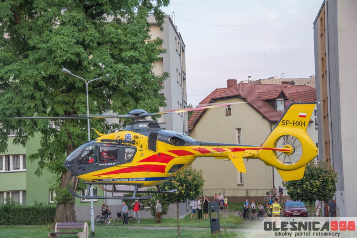 Dziecko wpadło pod samochód w Oleśnicy