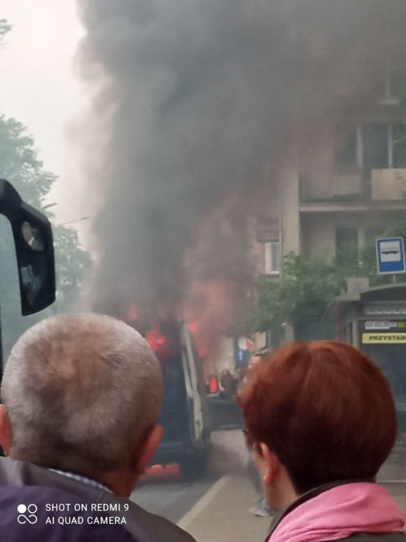 Pożar busa w Krakowie. Utrudnienia pod Jubilatem