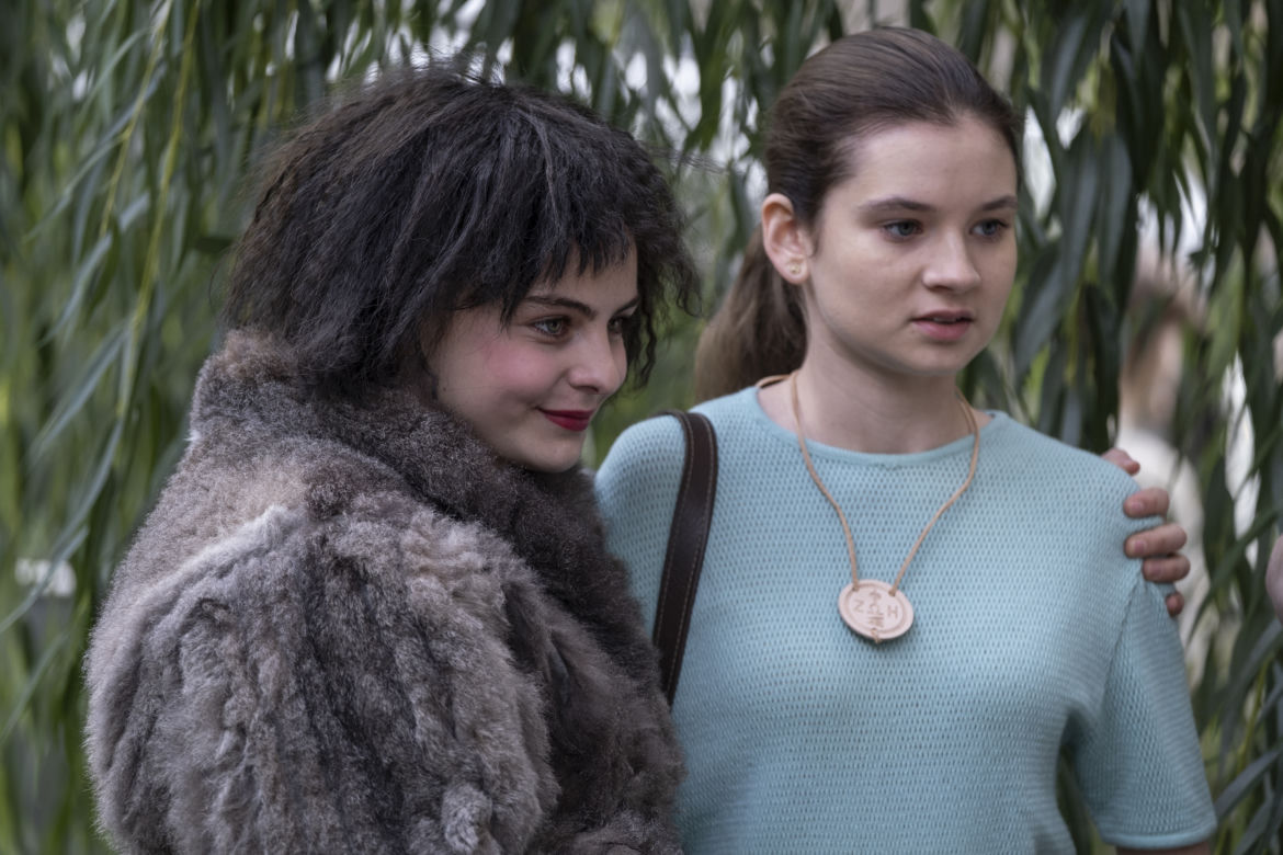 Stulecie Winnych 4, odc. 52: Małgosia (Zofia Stafiej), Ula (Kamila Tytło)- córka Basi i Tomka