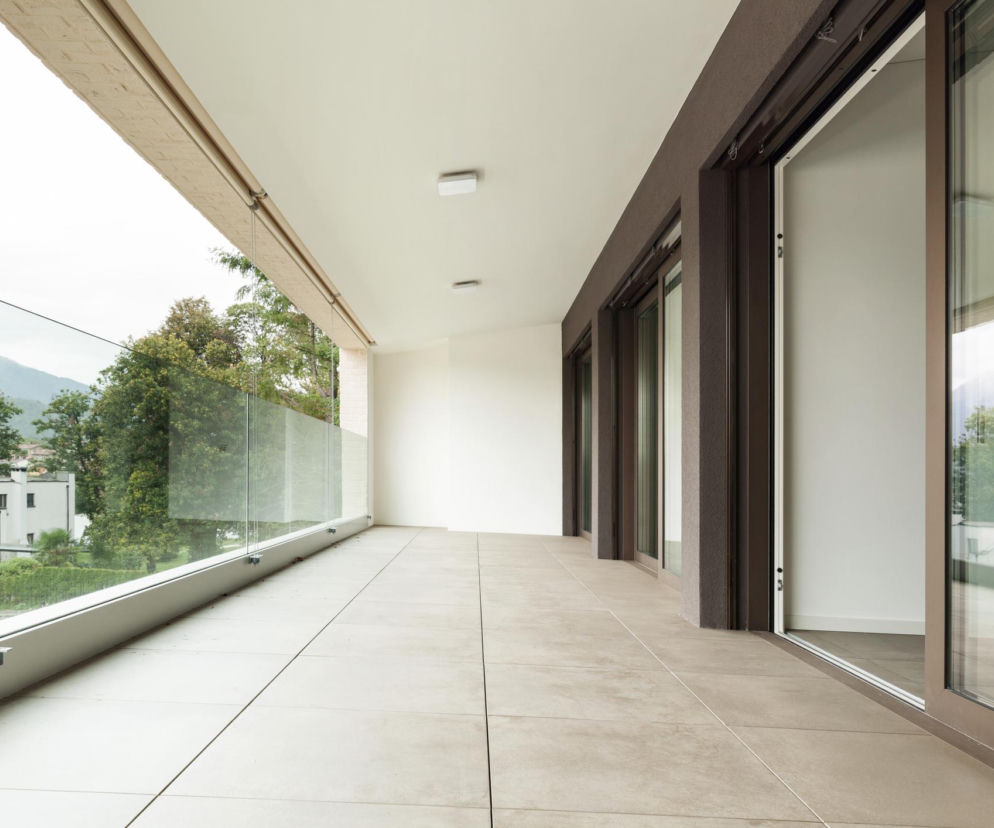 Podłoga na balkon: wymagania, dobór materiałów, rozwiązania praktyczne