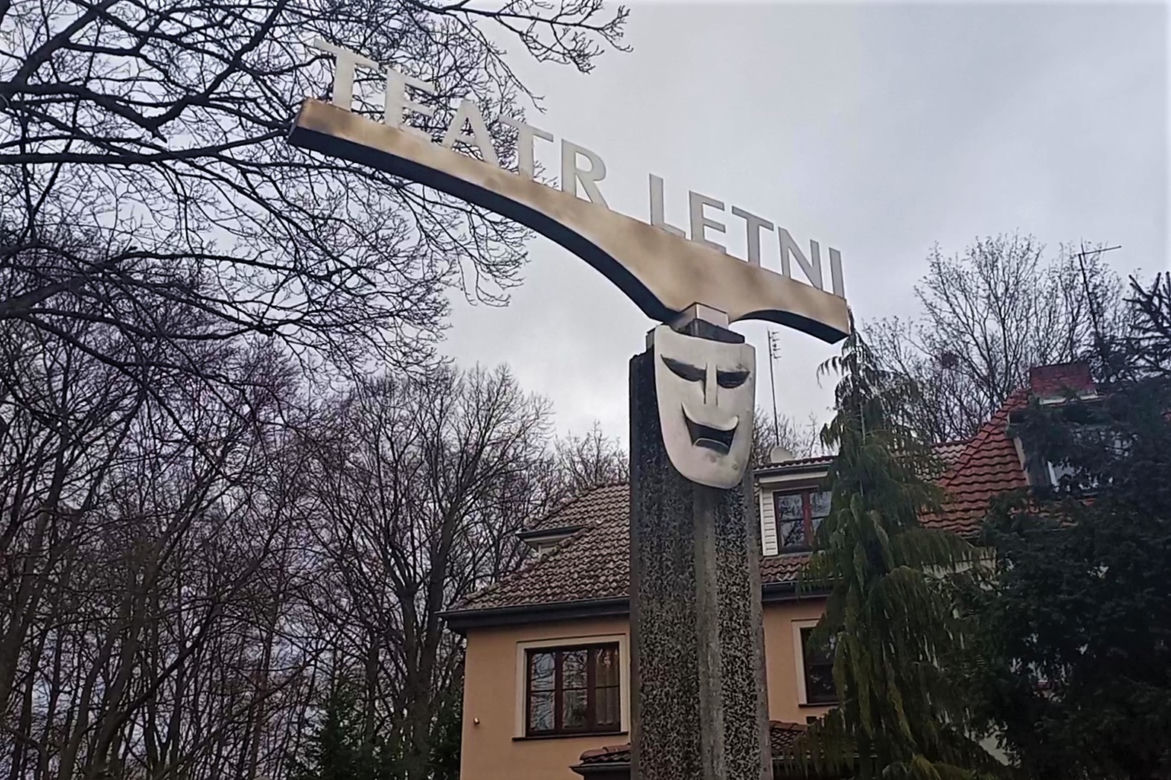 Kolejna afera wokół Teatru Letniego. Z dachu kapie woda