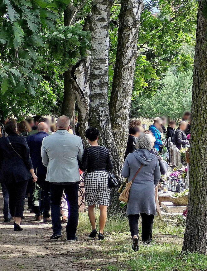 Biała trumna i białe kwiaty - tak Wąbrzeźno żegnało Wioletę, która utonęła w jeziorze