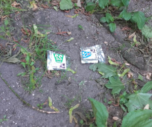 Przy punkcie ksero nietrudno jest znaleźć opakowania po dopalaczach
