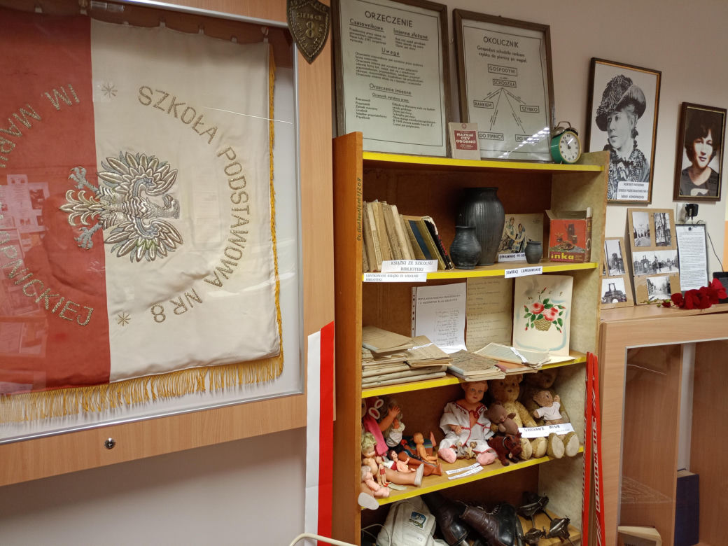 Sala Tradycji Starej Ósemki mieści się w Szkole Podstawowej nr 9 w Siedlcach