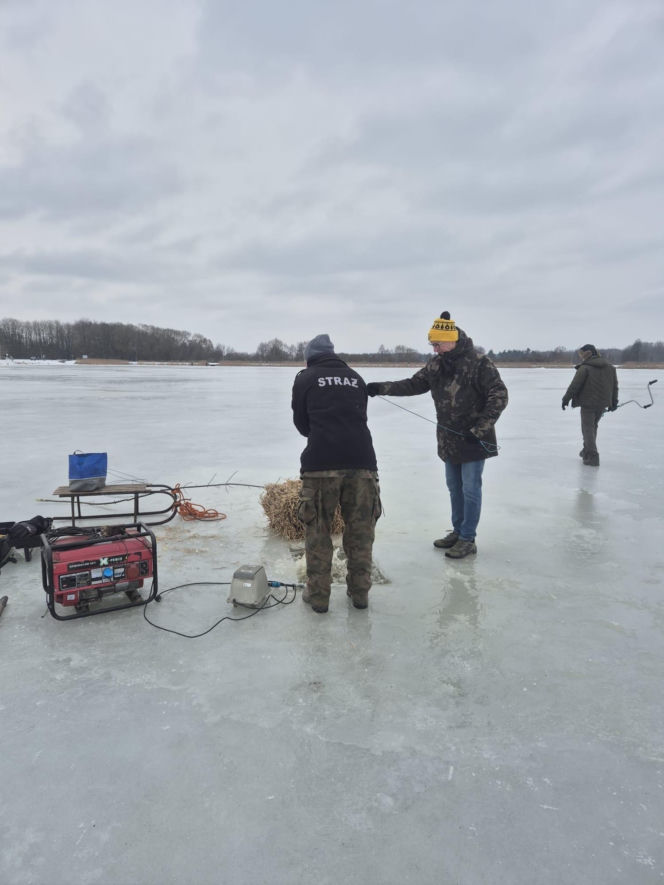 Wycinanie przerębli na zalewie siedleckim 2026