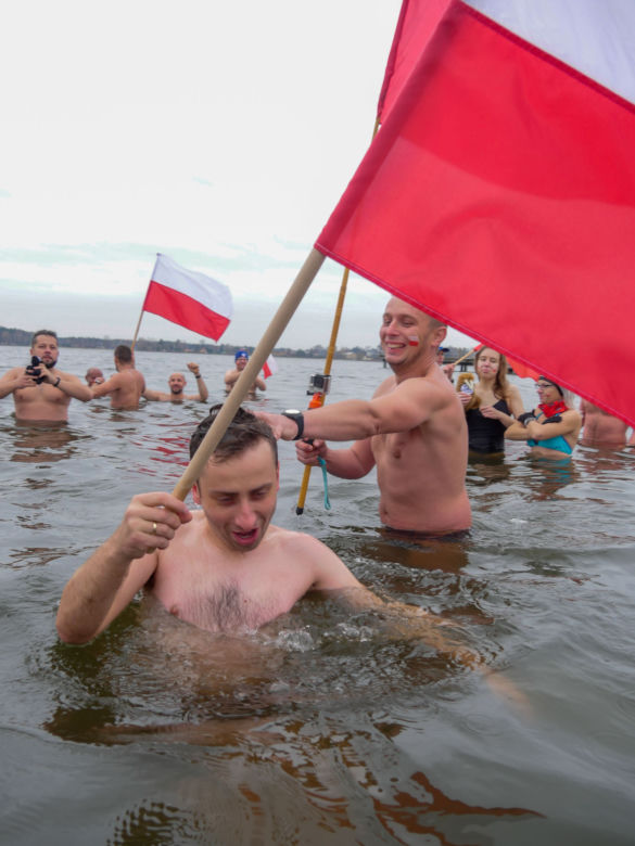 Hop do wody! Tak morsy z woj. lubelskiego świętowały Święto Niepodległości!