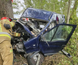 Czarna seria na drogach w powiecie jędrzejowskim. Dwa groźne wypadki w pół godziny, rozcinano karoserię