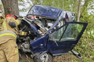 Czarna seria na drogach w powiecie jędrzejowskim. Dwa groźne wypadki w pół godziny, rozcinano karoserię