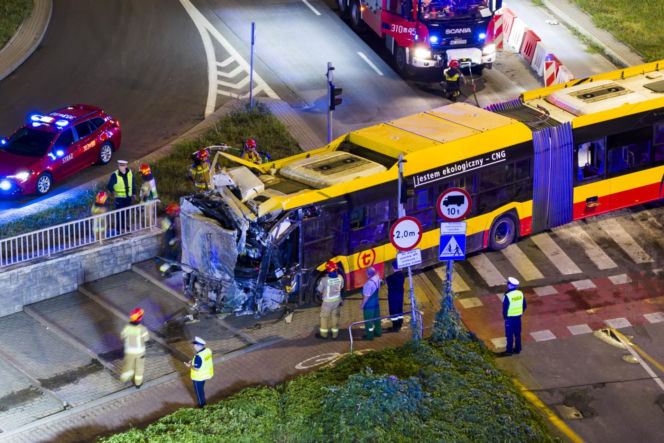 Autobus miejski wjechał w przejście podziemne przy Dworcu Zachodnim