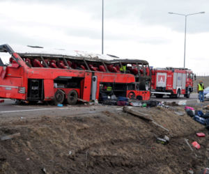 Tragiczny wypadek na A4. Autobus wypadł z autostrady. Nie żyje 5 osób