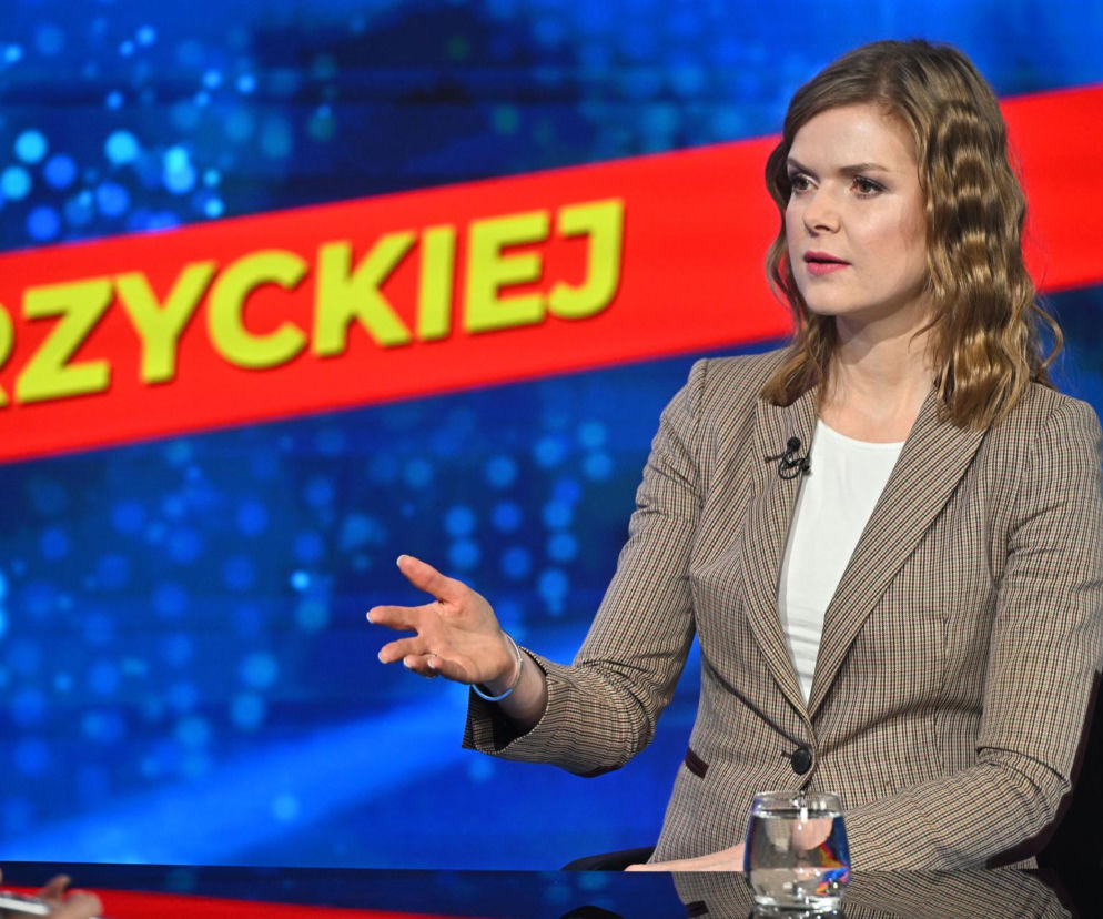 Prof. Barbara Brodzińska-Mirowska podczas rozmowy w studio. O paraliżu instytucji państwa przeczytasz na Mediateka.