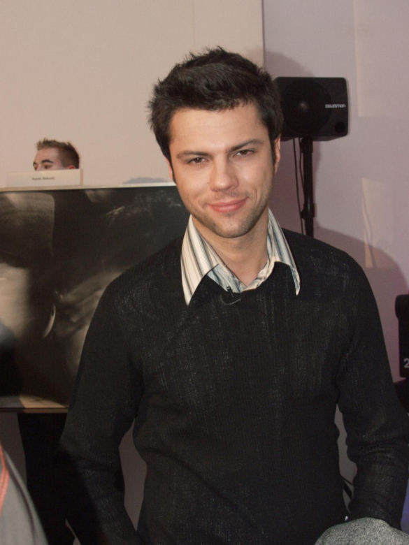 Program "Co za Tydzień" kończy 24 lata. Tak zmieniał się Olivier Janiak