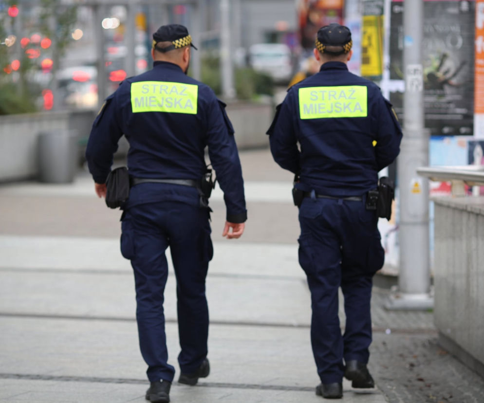 Czwarta fala pandemii: kontrole Straży Miejskiej w mieście. Sypią się mandaty za nieprzestrzeganie obostrzeń