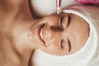 Dermapen to mikronakłuwanie z mocą. Sprawdź, jak stymuluje produkcję kolagenu