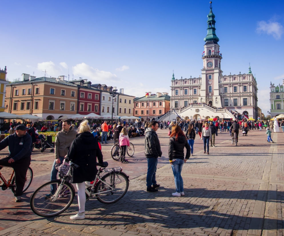 Nagi 18-latek biegał po zamojskim Rynku! Zrobił to, bo...?