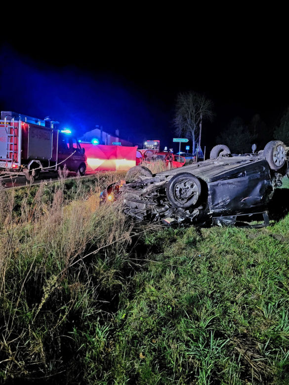 Koszmarny wypadek pod Tomaszowem! 21-latka nie żyje, 4 osoby ranne [ZDJĘCIA]