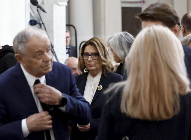 Monika Olejnik na pogrzebie senatora Piesiewicza. Towarzyszył jej ukochany
