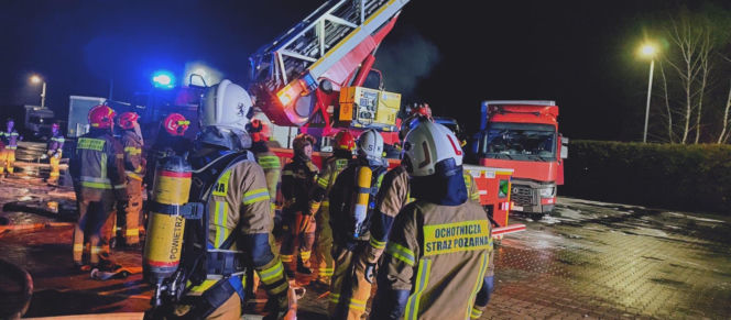 Ciężarówki płonęły jak pochodnie. Ogień przenosił się na kolejne samochody