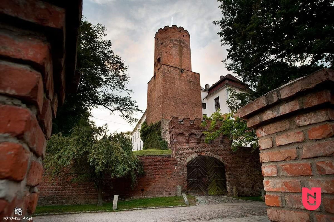 Zamek Joannitów w Łagowie - zobacz zdjęcia zamku i pięknego dziedzińca