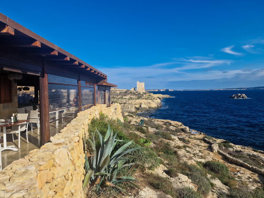 Restauracja Ta’Cenc Il-Kantra Lido - widok na zatokę Mgarr ix-Xini