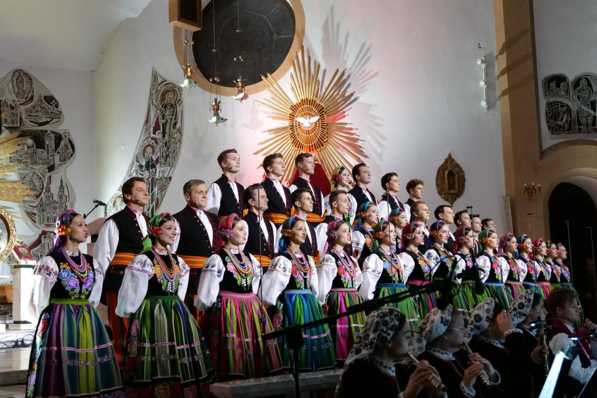 Występ zespołu Mazowsze w Starachowicach