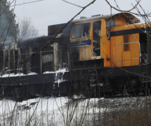 Ogromne kłęby dymu i płomienie na torach. Pożar pociągu pod Mińskiem Mazowieckim