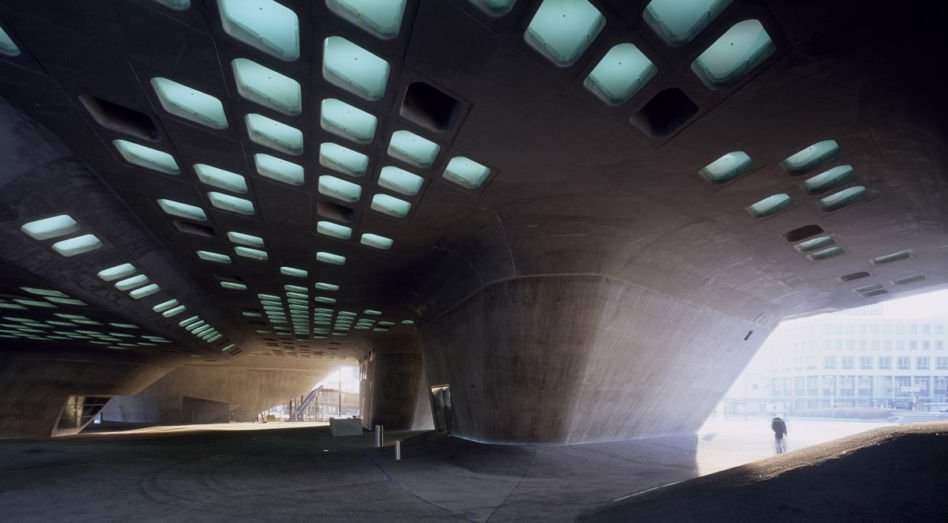 Zaha Hadid pierwszą kobietą nagrodzoną RIBA Royal Gold Medal