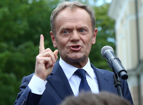 Donald Tusk zabrał głos po katastrofie kolejowej. Mówi o radykalnym zaostrzeniu prze…