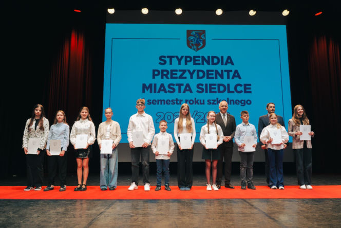 Najzdolniejsi uczniowie odebrali stypendia Prezydenta Miasta Siedlce