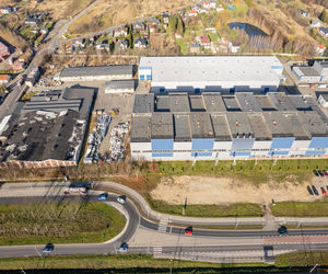 Biurowiec i magazyny wystawione na sprzedaż przez skarbówkę w Częstochowie. Kupisz je za drobniaki