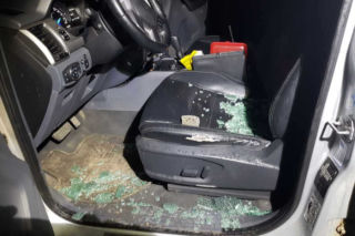 Auto Straży Granicznej obrzucone kamieniami. Fordem jechali funkcjonariusze