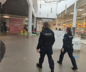 Kontrole policji z Torunia. Sprawdzają respektowanie obostrzeń i noszenie maseczek