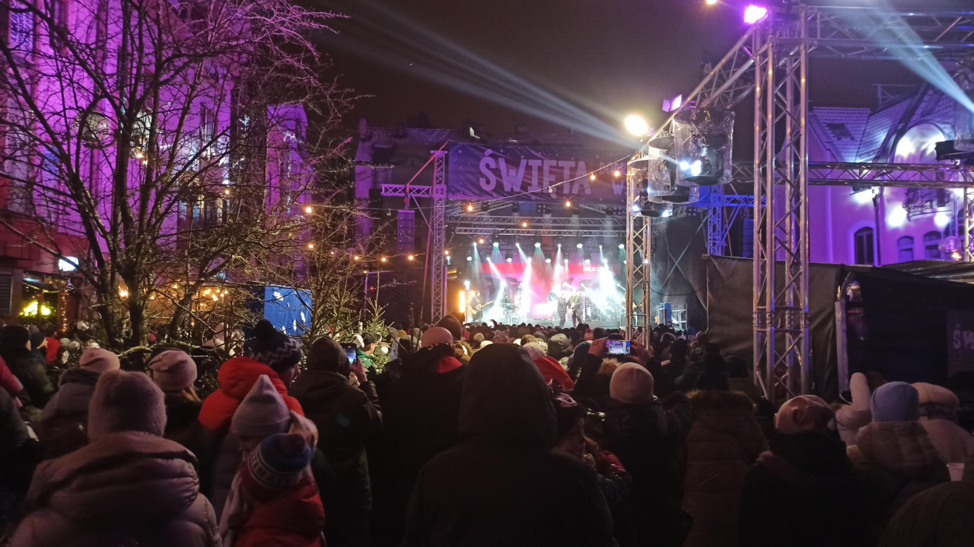 Tłumy mieszkańców na Starym Mieście w Olsztynie. Tak bawili się na wydarzeniu "Święta. Dobrze was widzieć"
