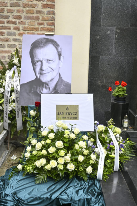 Jan Frycz - piękne kwiaty i wzruszające napisy na pogrzebie artysty