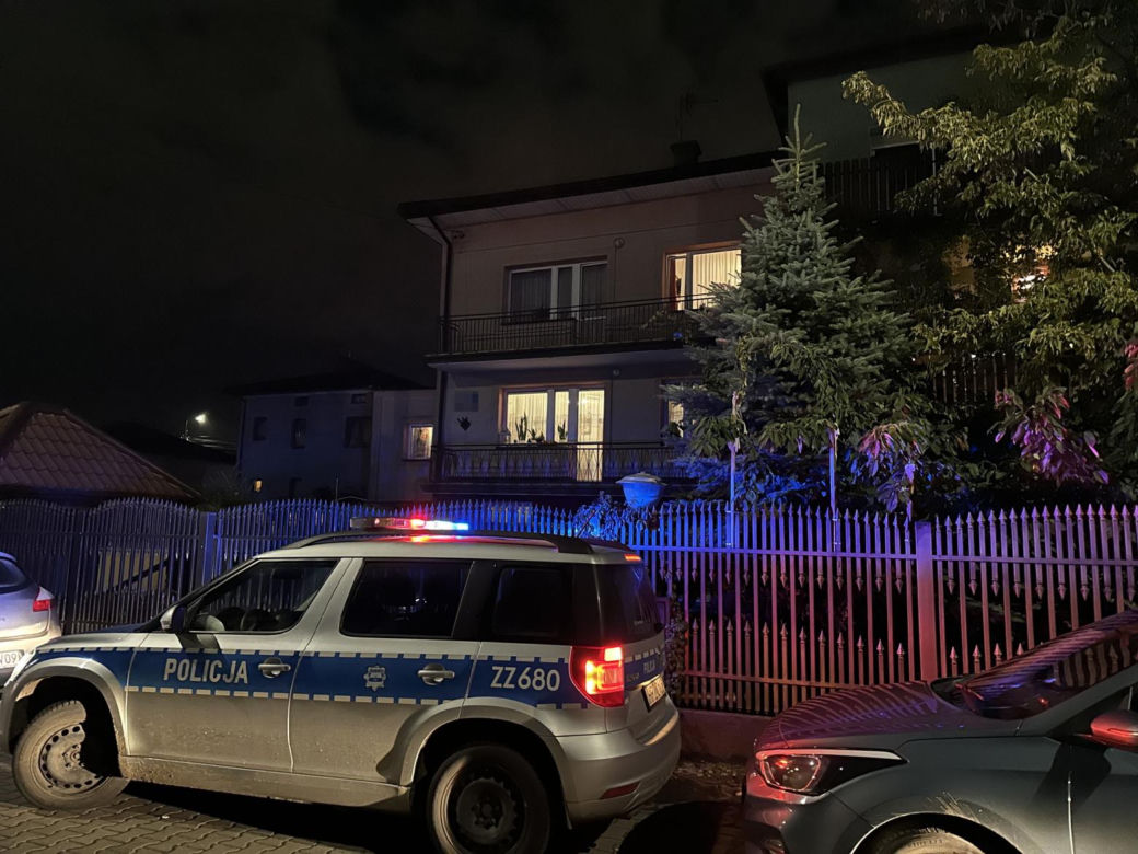 Koszmarna tragedia w Ząbkach. W mieszkaniu znaleziono ciała starszego małżeństwa