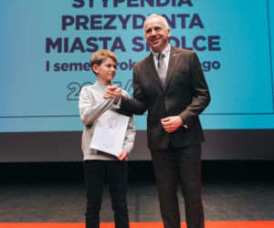 Najzdolniejsi uczniowie odebrali stypendia Prezydenta Miasta Siedlce