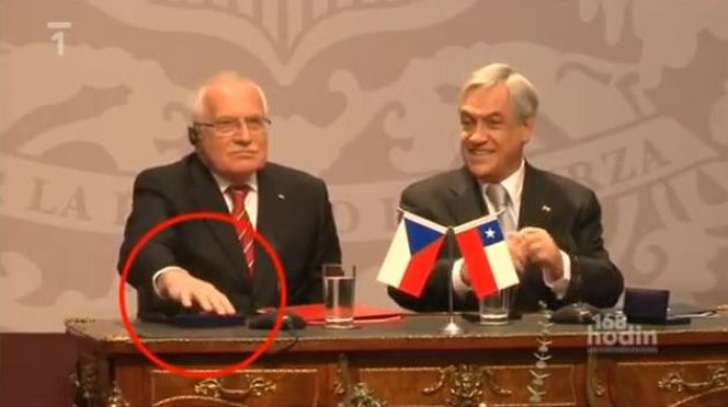 Prezydent Czech Vaclav Klaus ukradł pióro?