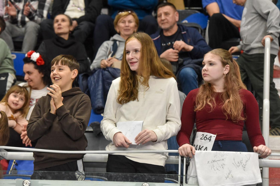 Halowe mistrzostwa Polski w Kujawsko-Pomorskiej Arenie Toruń. Zdjęcia kibiców i zawodników