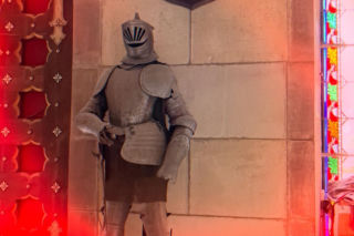 Co naprawdę dzieje się w zamku Zdrajców? Mamy zdjęcia zza kulis hitu TVN!