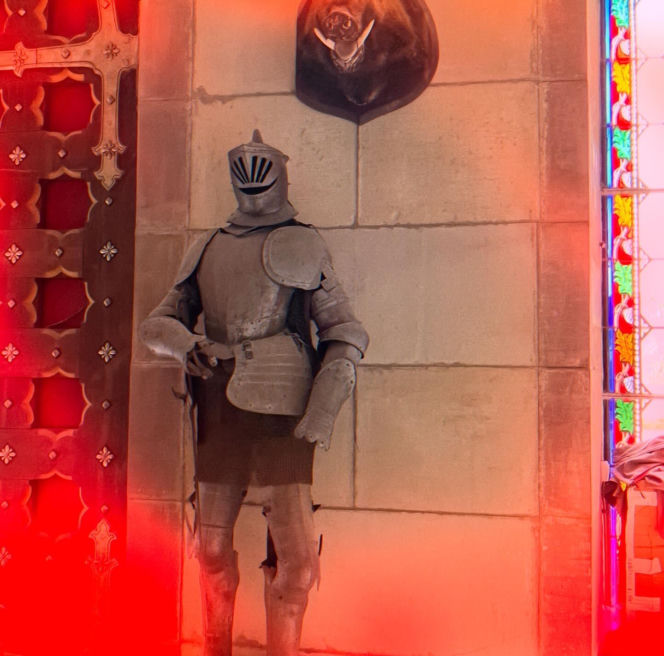 Co naprawdę dzieje się w zamku Zdrajców? Mamy zdjęcia zza kulis hitu TVN!