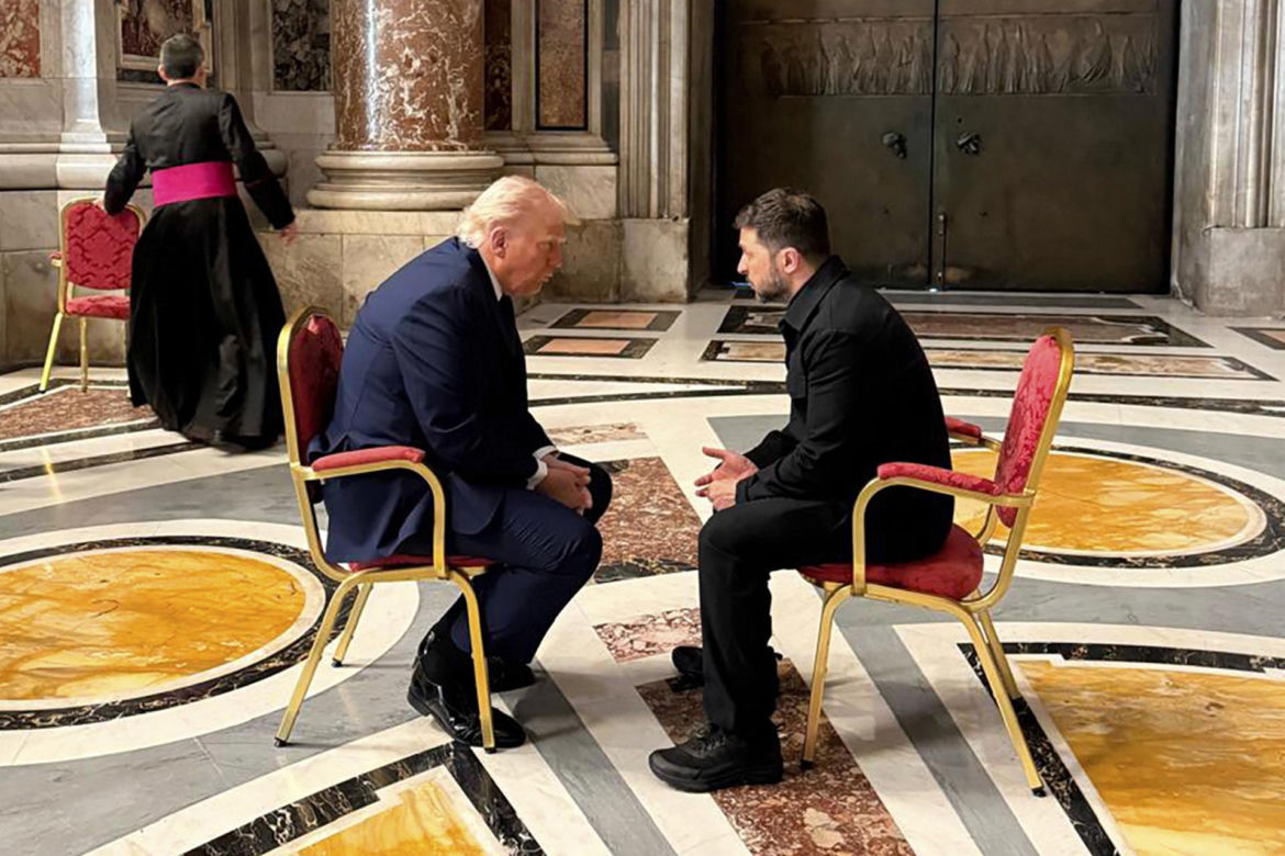 Pokazali zdjęcia ze spotkania Trumpa z Zełenskim w Watykanie