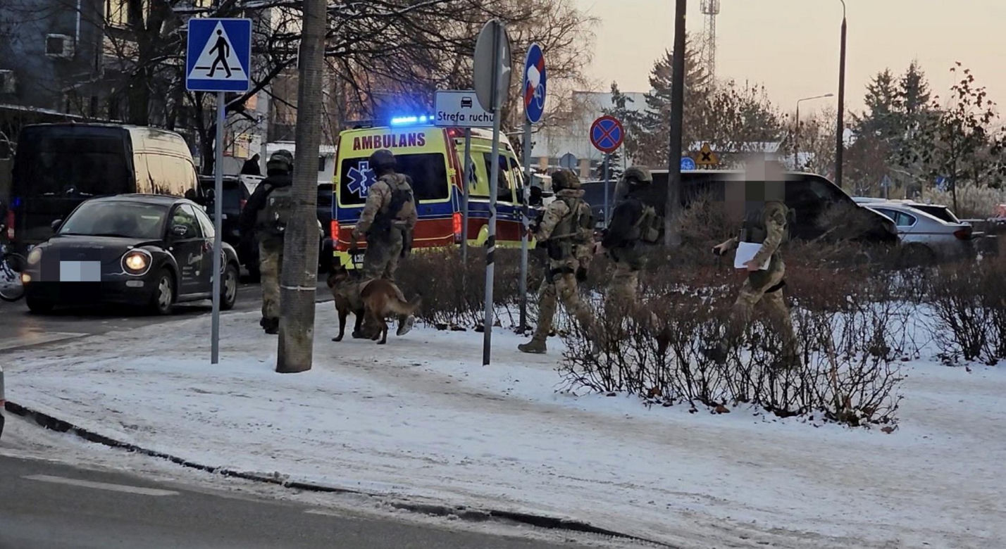 Wielka akcja antyterrorystów w Pruszkowie, padły strzały! Zatrzymano jedną osobę. W tle usiłowanie zabójstwa?