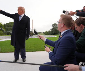 Przywódca Chin przyleciał do USA. Też przeszedł po czerwonym dywanie