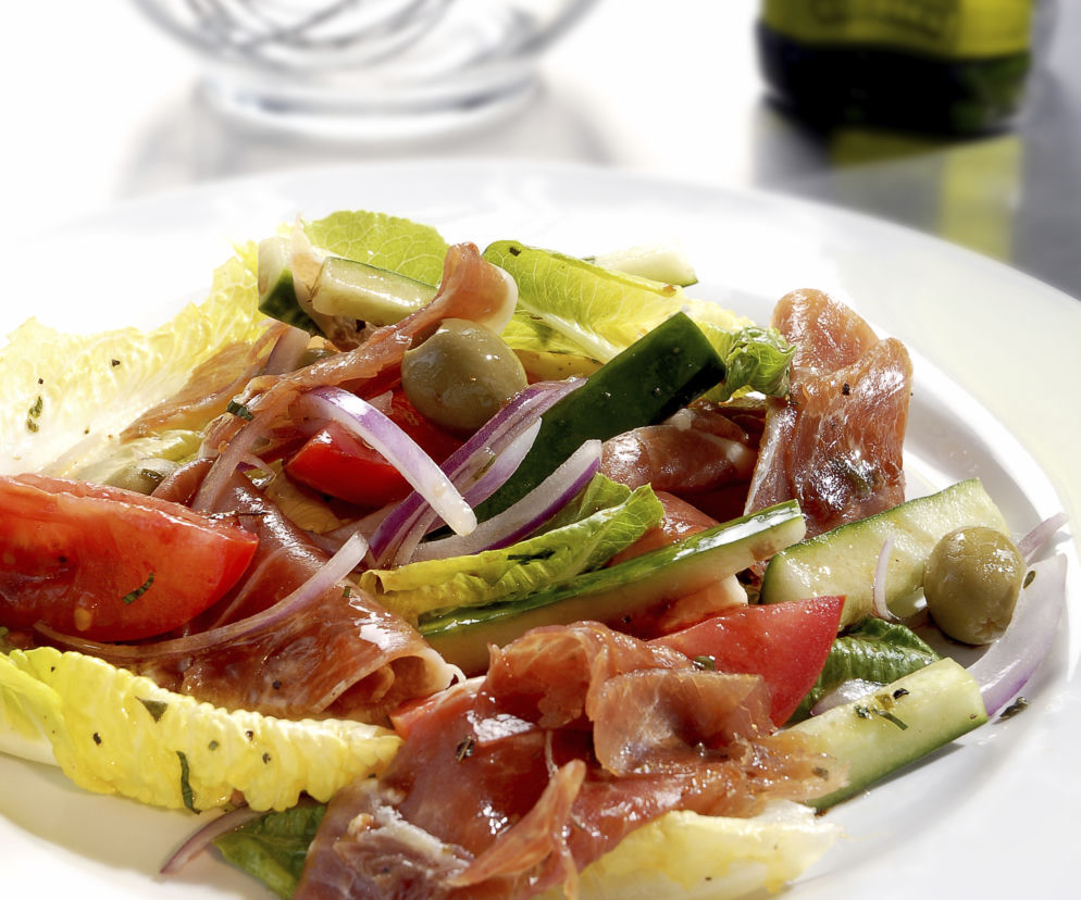 salatka-z-pepino-z-szynka-prosta-i-elegancka.jpg
