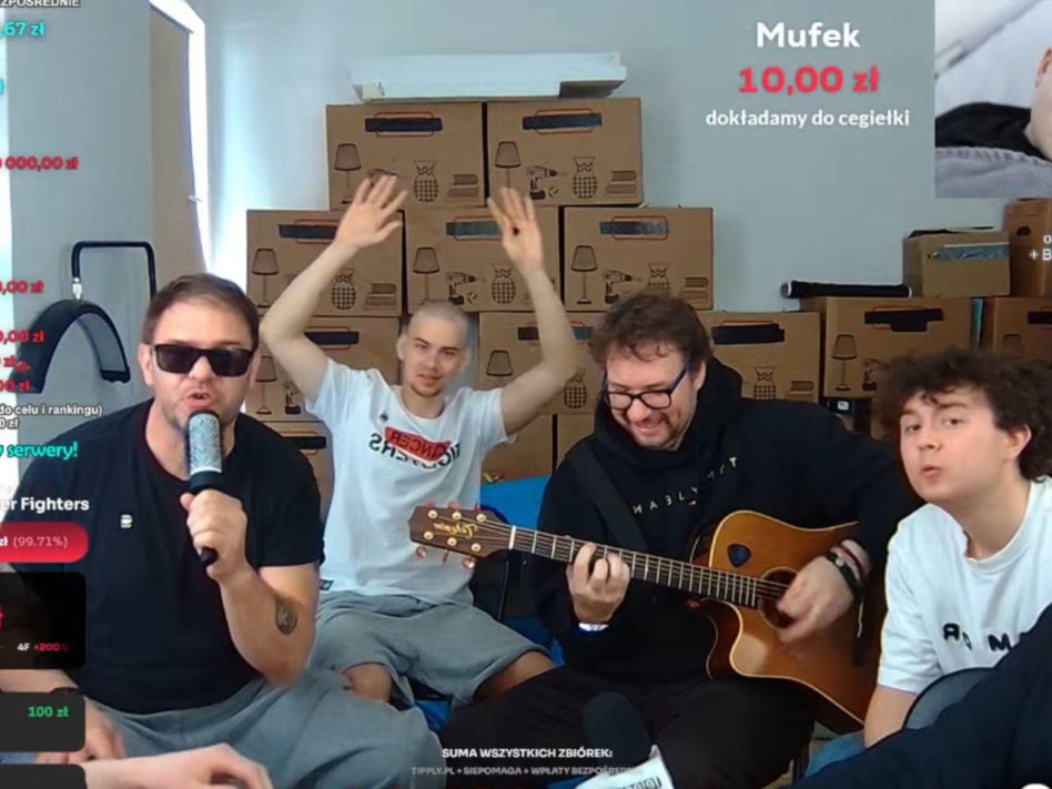 Tomasz Karolak, Adam Zdrójkowski i Mateusz Pawłowski na streamie Łatwoganga