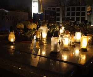 Wszystkich Świętych 2021. Cmentarz na bydgoskich Bielawach nocą
